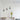 Grijze Scandinavische hanglamp boven de eettafel