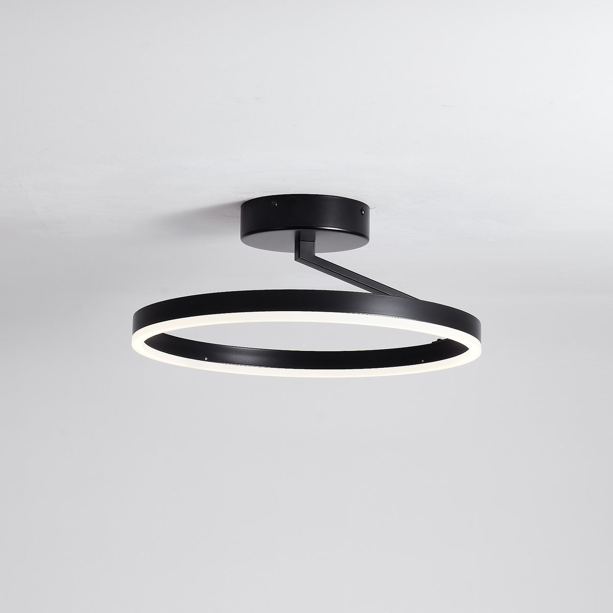 Zwarte plafondlamp Ø40 cm Lysrum plat op het plafond — afmetingen