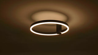 Zwarte plafondlamp Ø40 cm Lysrum met buis van 12 cm, in het interieur