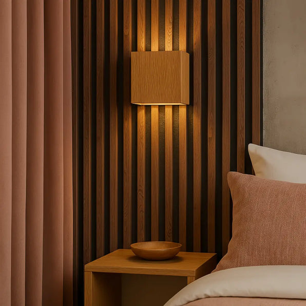 Wandlamp van licht of donker hout | Lignum