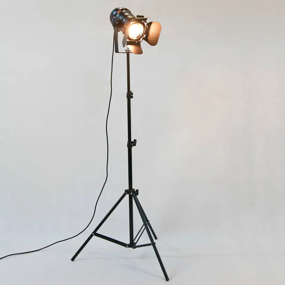 vloerlamp zwart industrieel, vloerlamp industrieel zwart metaal, industriële vloerlamp, vloerlamp industrieel, vloerlamp zwart metaal, vloerlamp zwart