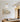 Witte Scandinavische hanglamp boven de eettafel