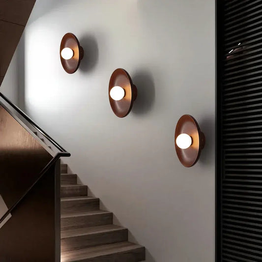 Robuuste Wandlamp, Bij-Lichten, Jaren 60, Boer op Klompen Robuuste Wandlamp, Bij-Lichten, Jaren 60, Boer op Klompen