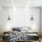 Grijze Scandinavische hanglamp boven het bed